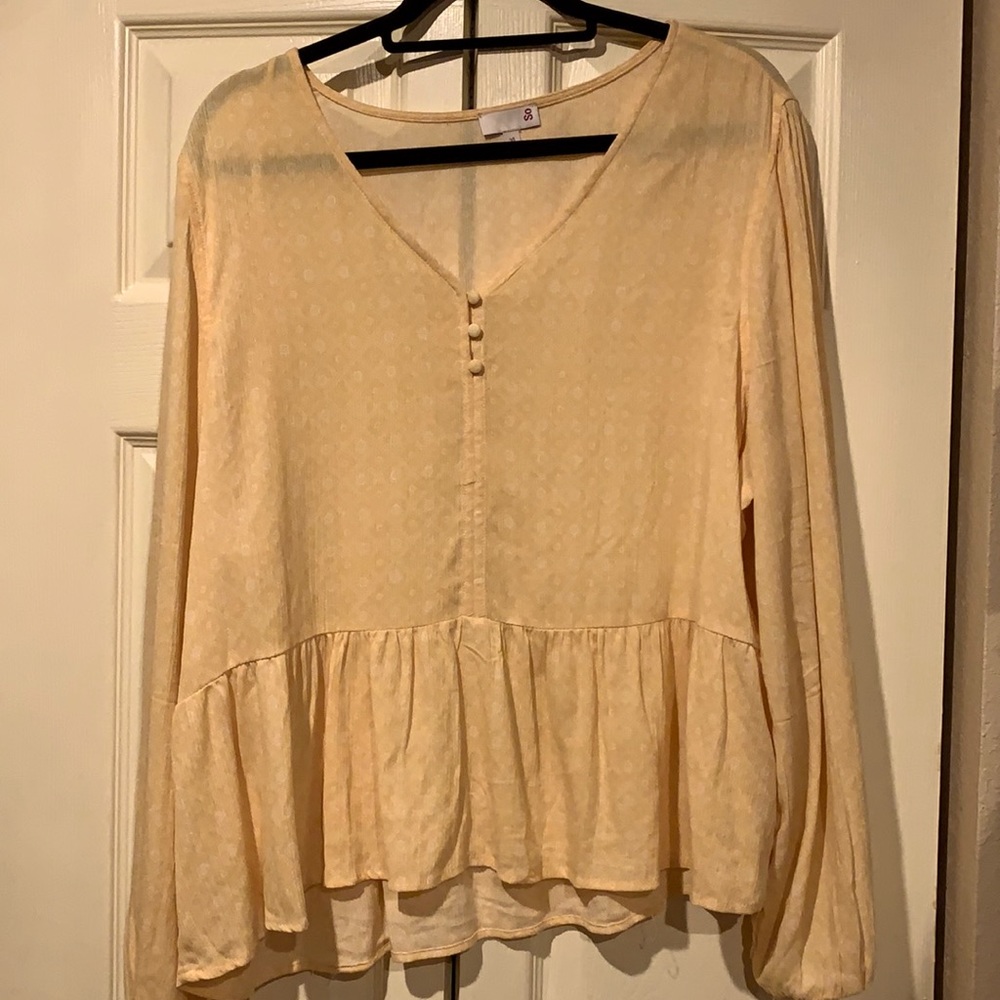 Long sleeve blouse with 3 button detail